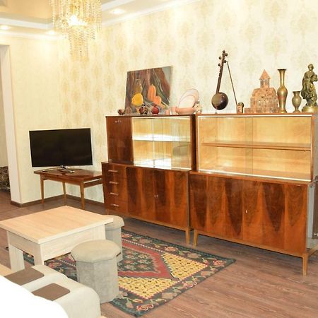 Massiv Apt Ереван Екстериор снимка