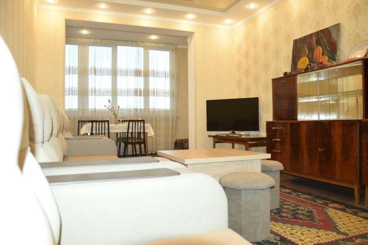 Massiv Apt Ереван Екстериор снимка