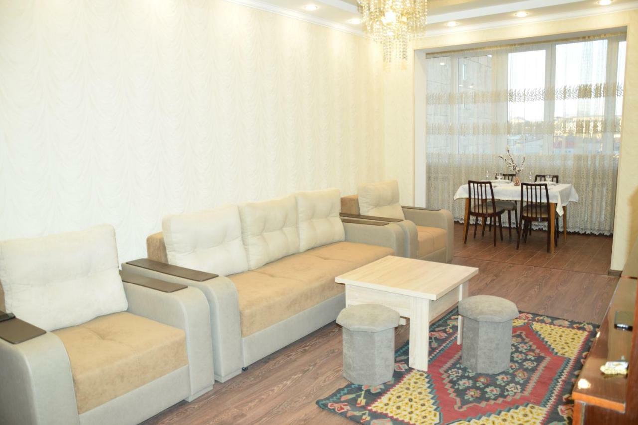Massiv Apt Ереван Екстериор снимка