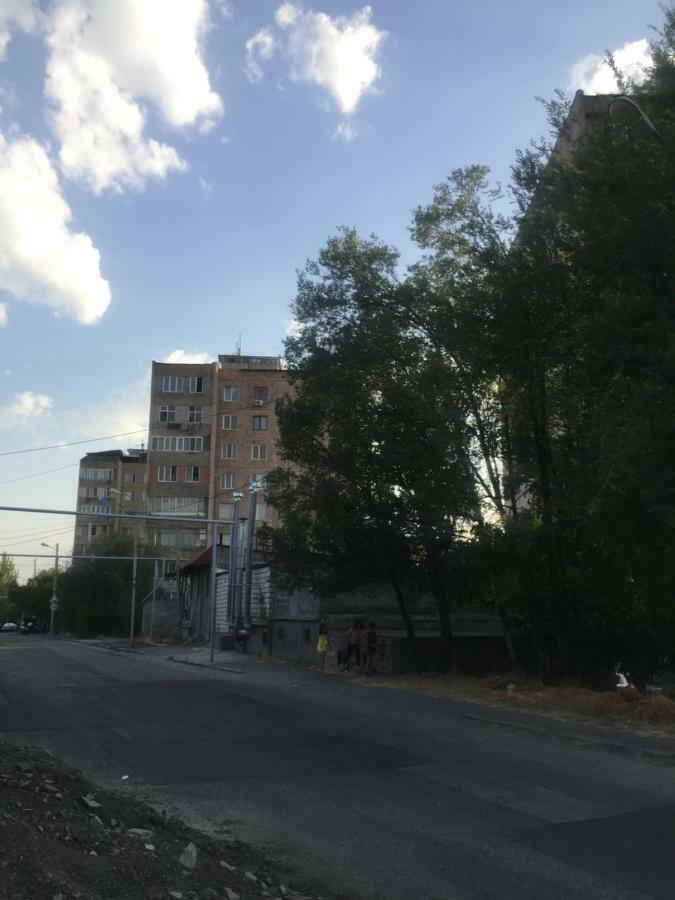 Massiv Apt Ереван Екстериор снимка