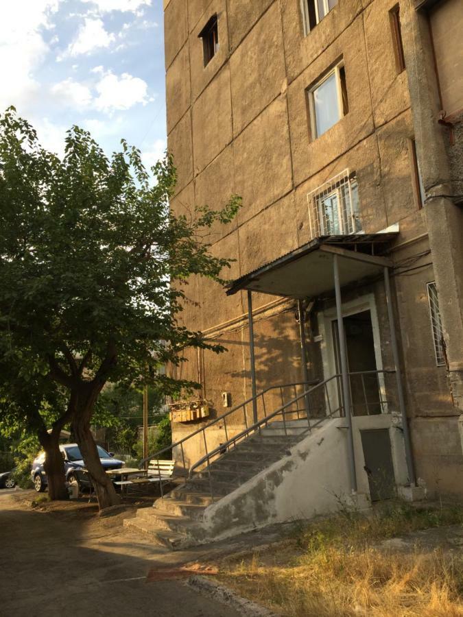 Massiv Apt Ереван Екстериор снимка